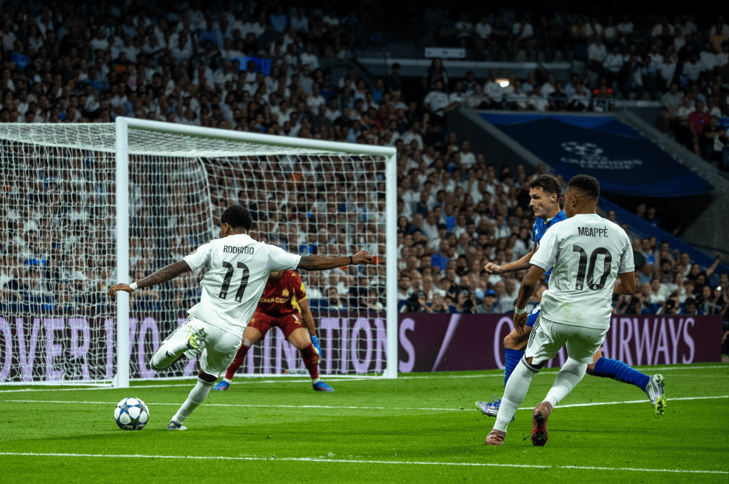 九游官网-包含神秘新秀：足球赛事上演意外暗黑马战术的词条